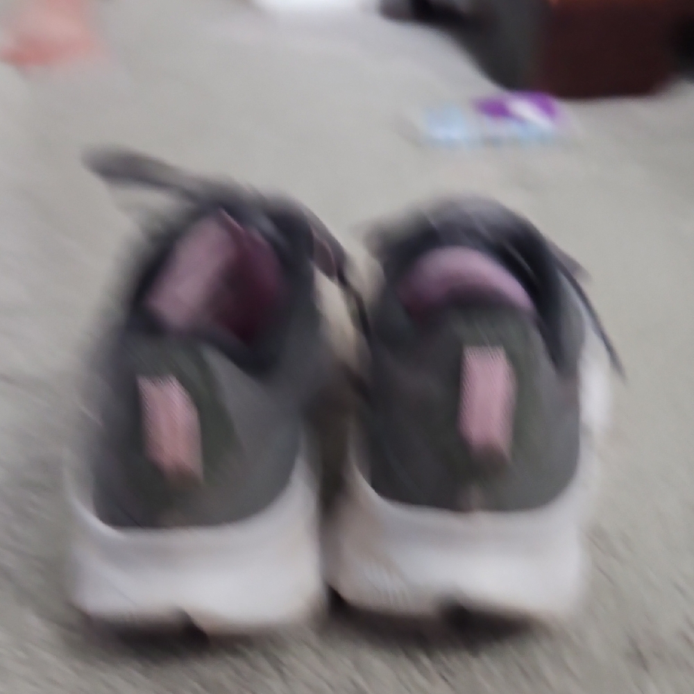 Saucony Women's Gray and Pink Athletic Shoes - Picture 5 of 7